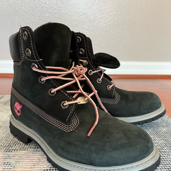 Timberland Women’s Premium Leather boots (Size 8M) - Picture 3 of 6